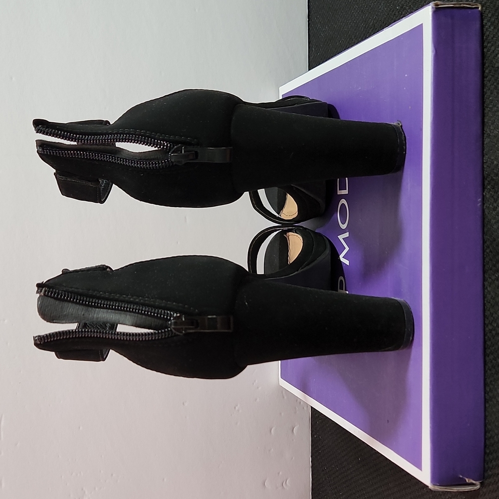 Shoes - Picture 4 of 4